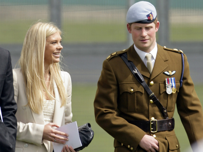 Chelsy Davy (i) y el príncipe Harry (d) cuando eran pareja. Foto: Vanity Fair