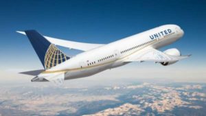 Investigan muerte de hombre infectado de covid-19 en un avión que salió de Orlando