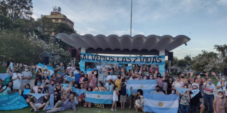 Centenares de manifestantes rechazan el aborto legal en Argentina