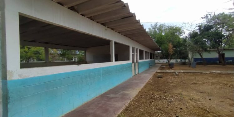 #Venezuela | Desmantelamiento de escuelas impedirá posible regreso a clases presenciales