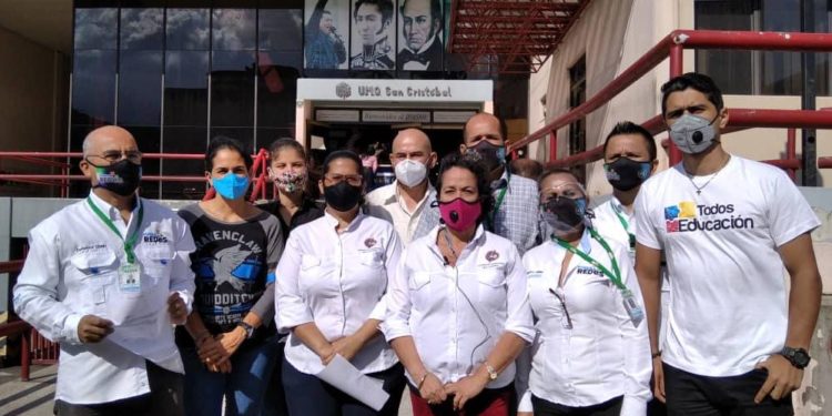 #Venezuela | Maestros tachirenses se declaran vulnerables al no contar con servicios médicos