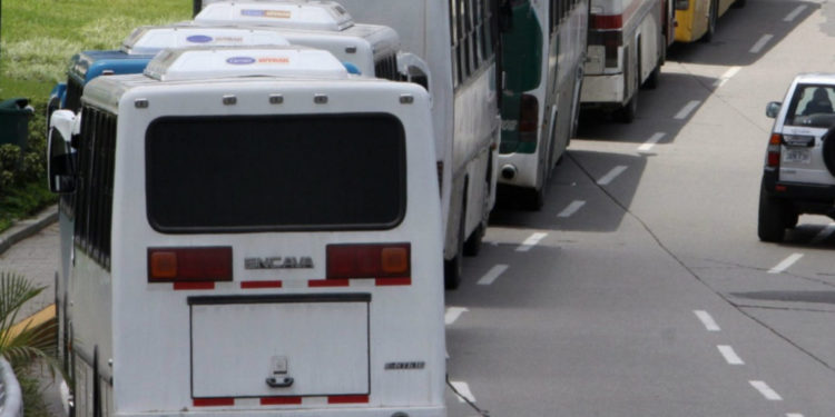 #Venezuela | Varios heridos dejó volcamiento de autobús en la vía Acarigua-Barquisimeto