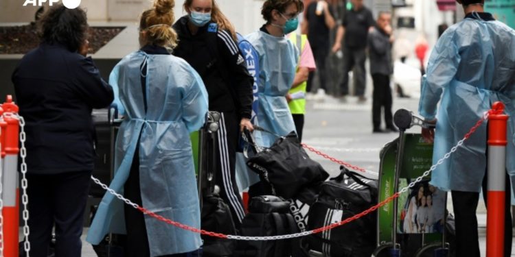 #Variedad | Otros 25 tenistas deberán hacer cuarentena en Melbourne