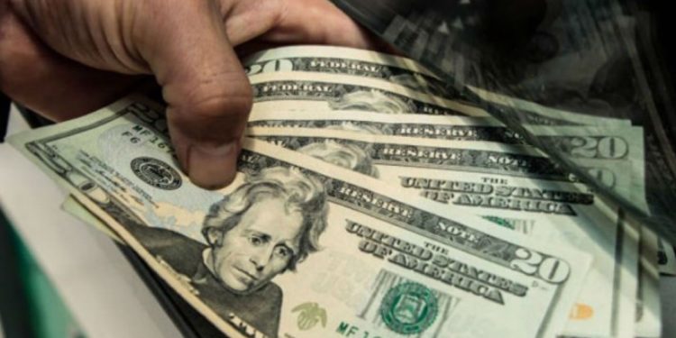 #Venezuela | Bancos comenzaron a emitir tarjetas de débito para cuentas dolarizadas