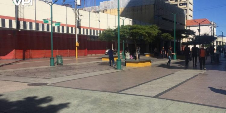 #Comunidad | Comerciantes de Valencia acataron llamado a cuarentena (+Fotos)