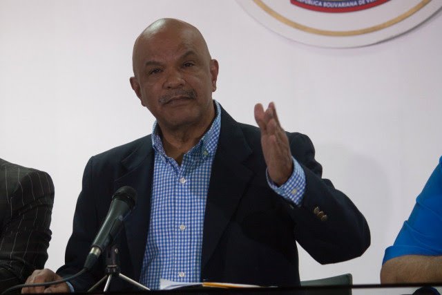Humberto Prado recibió el premio "Valores Democráticos"