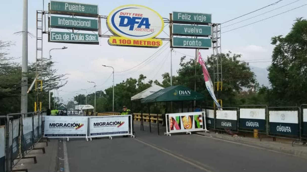 Gobierno colombiano estudia reabrir paso fronterizo con Venezuela en junio