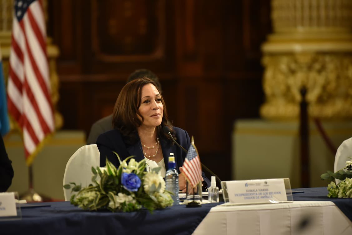 Kamala Harris pidió a Guatemala políticas para que personas "no se vayan de casa"