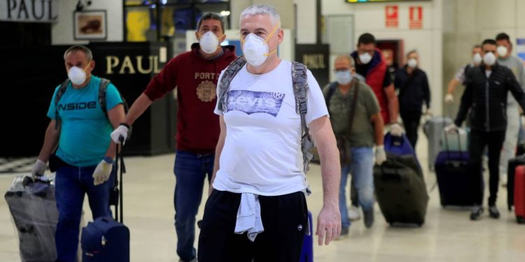 España reforzó la lista de requisitos sanitarios de entrada al país