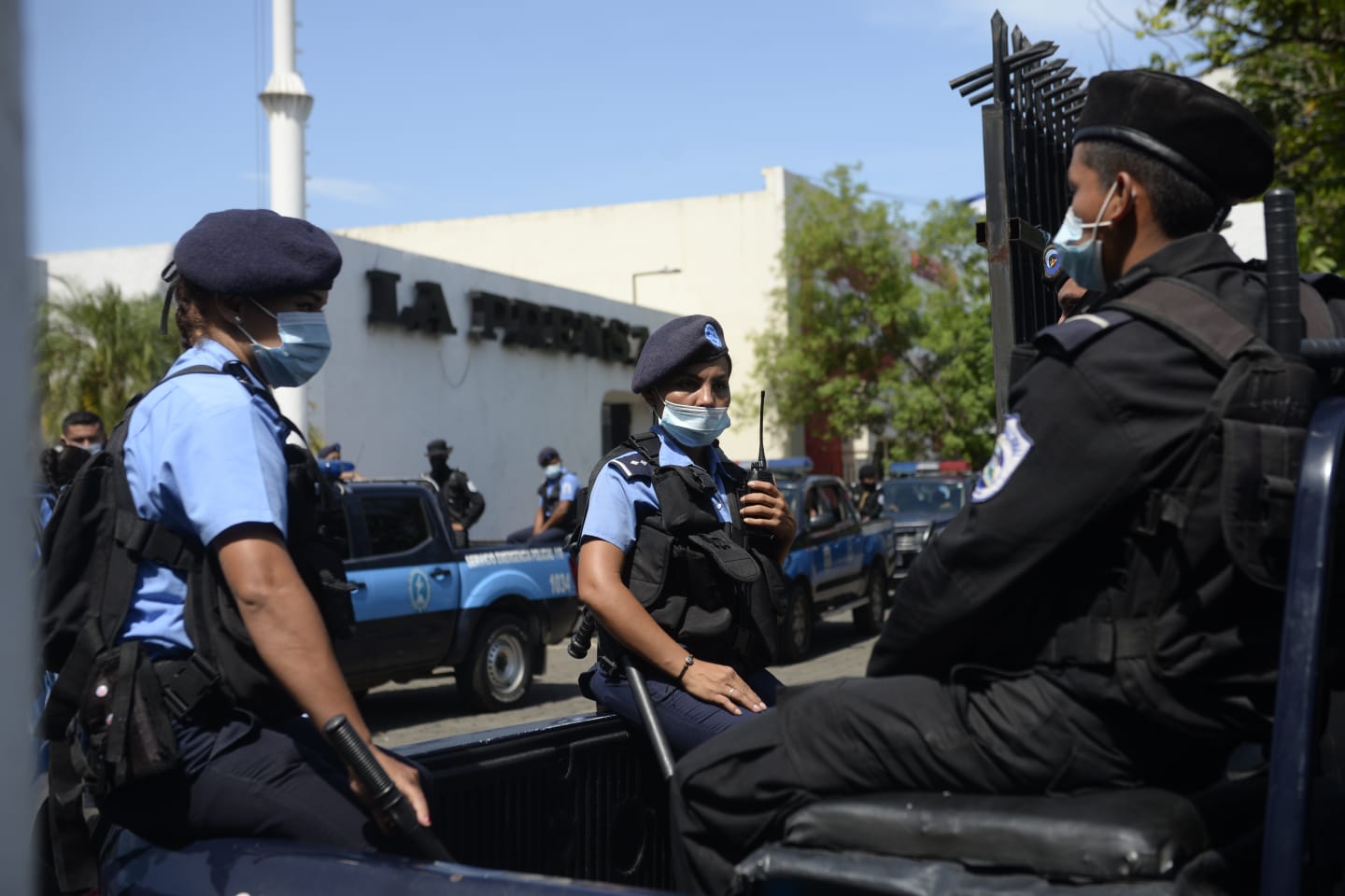 Diario La Prensa en Nicaragua, siendo allanado por autoridades del gobierno de Daniel Ortega. Foto: La Prensa