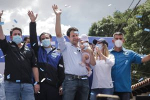 Elías Sayegh (c) de Fuerza Vecinal busca la reelección en la Alcaldía de Baruta