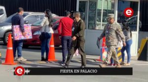 Invitados en la entrada del Palacio de Gobierno de Perú. Fuente: Epicentro TV