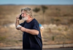 Alec Baldwin luego del accidente. Foto: Twitter