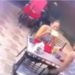 Mujer se vuelve viral por no soltar su pizza durante un asalto en Brasil (+Video)