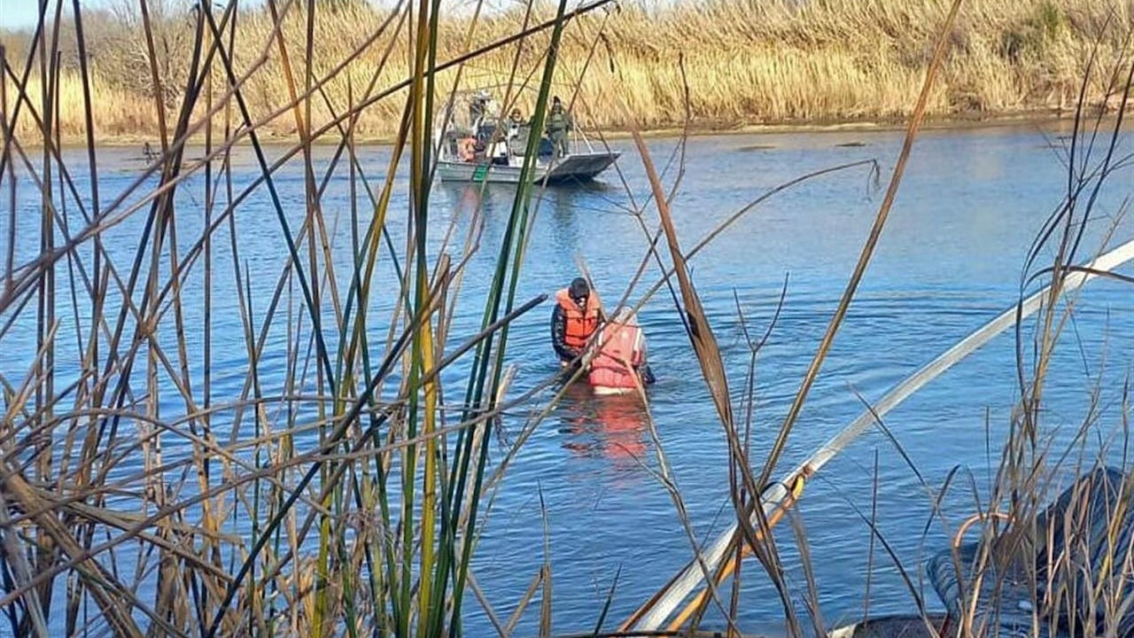 Búsqueda de la niña venezolana en el río Bravo.