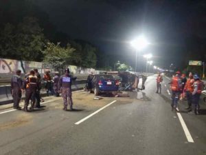 Accidente en la autopista Francisco Fajardo. Foto: Twitter