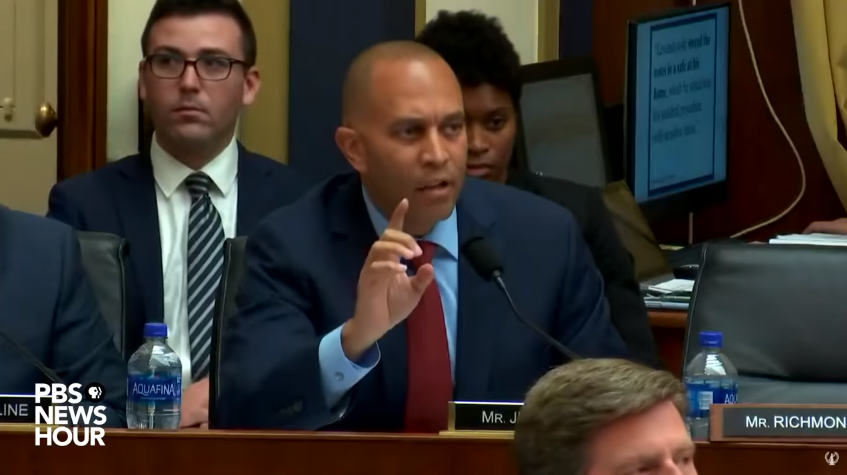 Congresista estadounidense del Partido Demócrata por Nueva York, Hakeem Jeffries. Foto: PBS News Hour