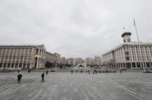 Centro de Kiev, capital de Ucrania. La ciudad bajo asedio de tropas rusa. Foto: SERGEY DOLZHENKO / EFE