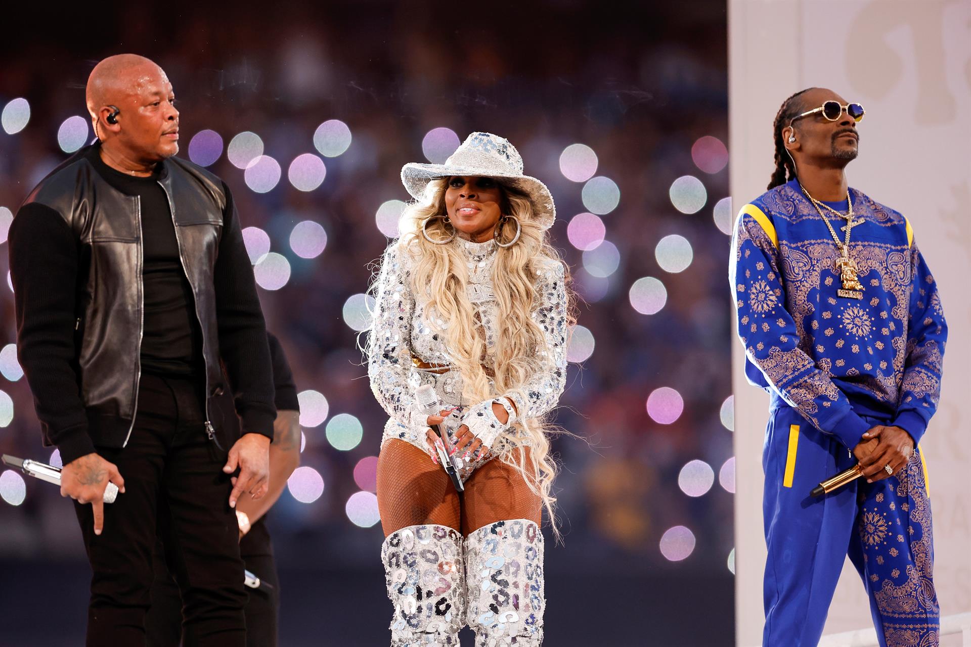 Dr. Dre y Smoop Dogg protagonizaron un medio tiempo lleno de rap en el Super Bowl