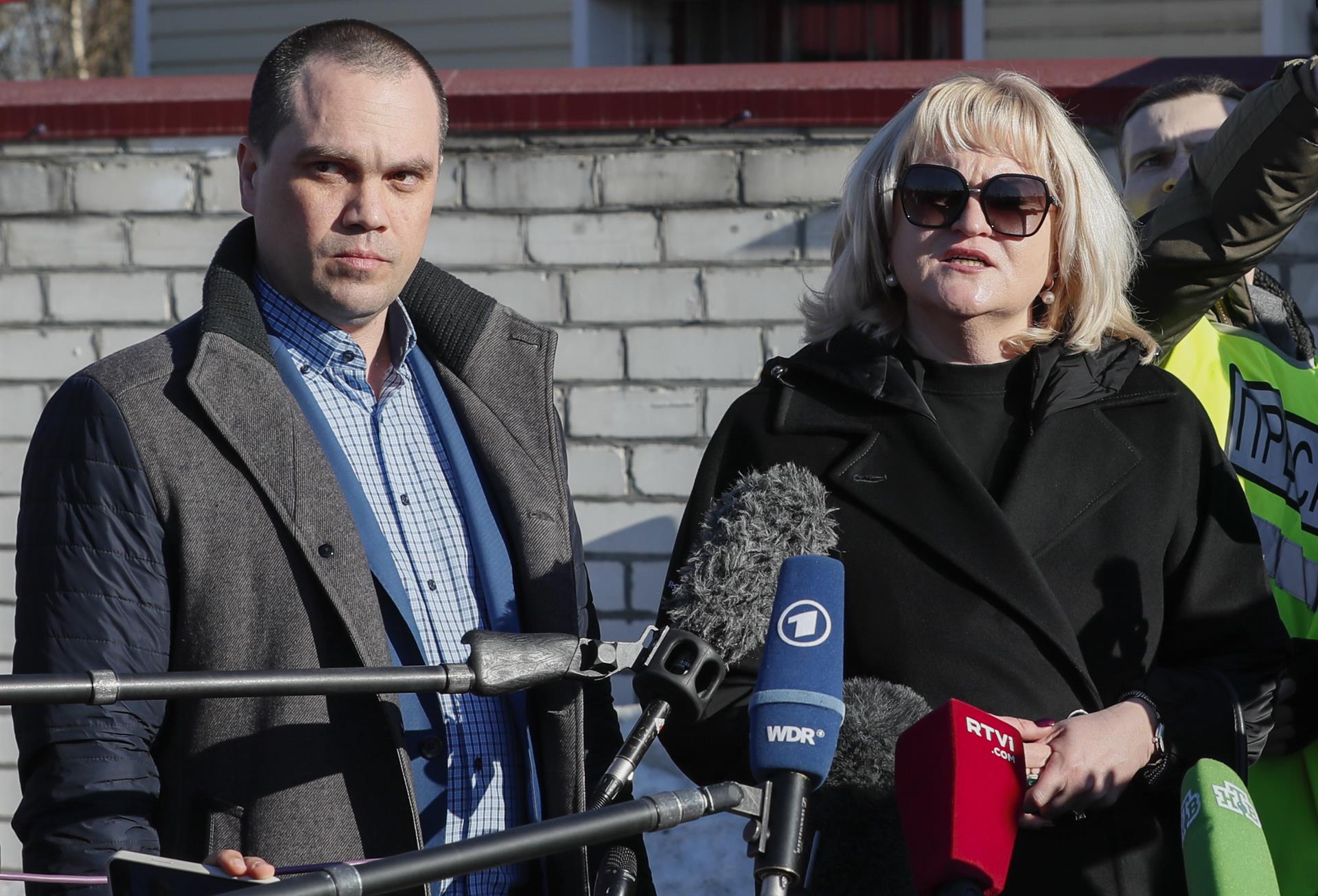 Abogados de Alexéi Navalni fueron detenidos tras su juicio