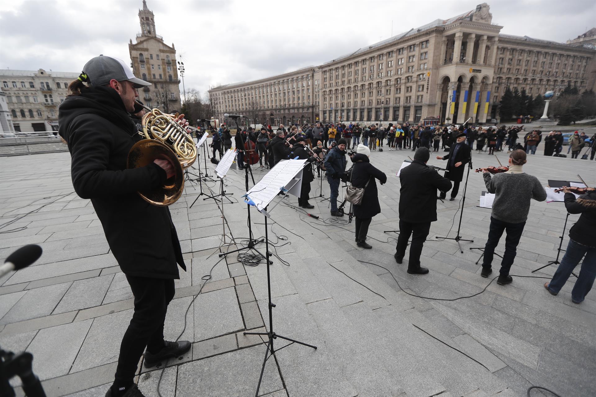 Miembros de la orquesta sinfónica Kyiv-Classic. Foto: EFE/ZURAB KURTSIKIDZE