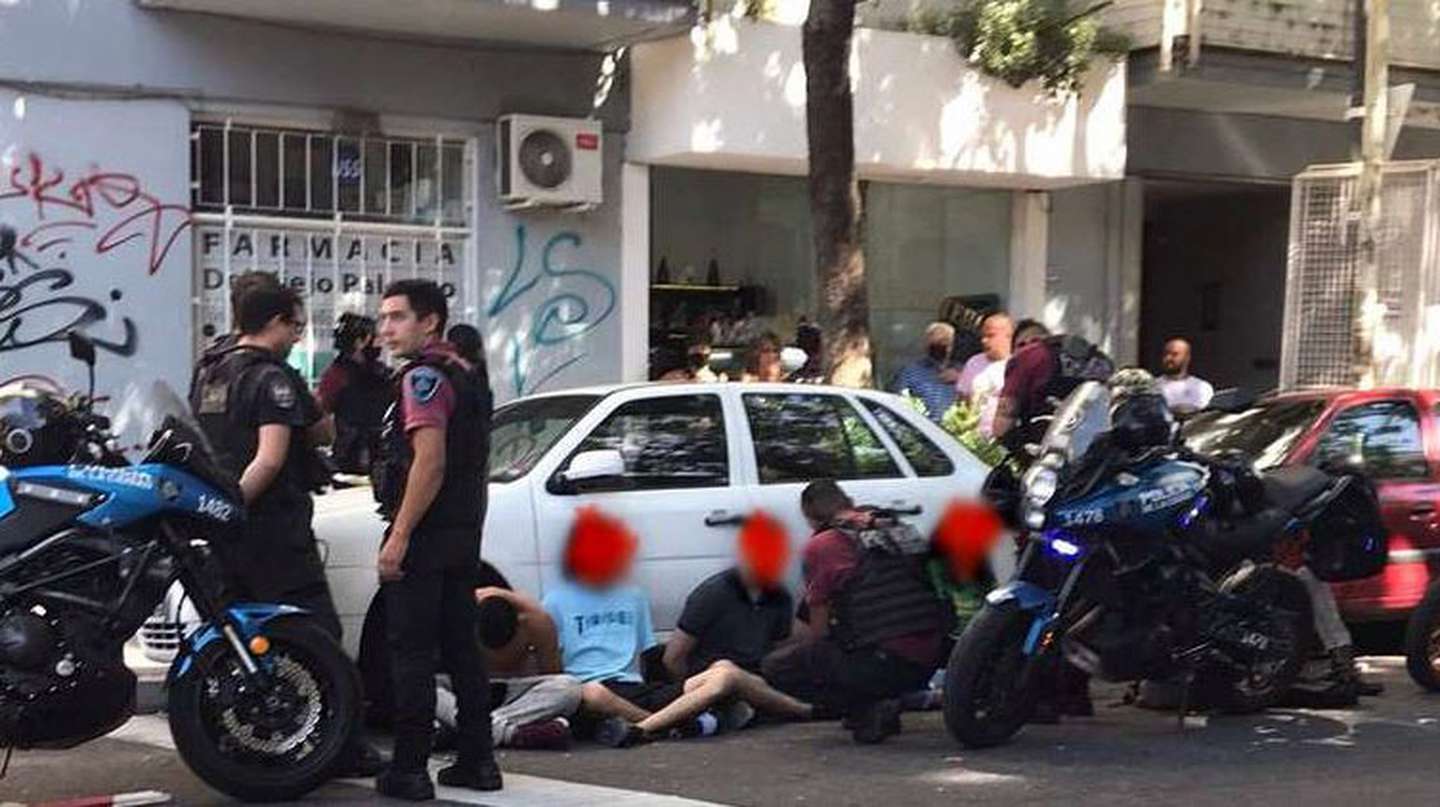 Detención por violación grupal en Buenos Aires, Argentina. Foto: Twitter @claudio_gmz