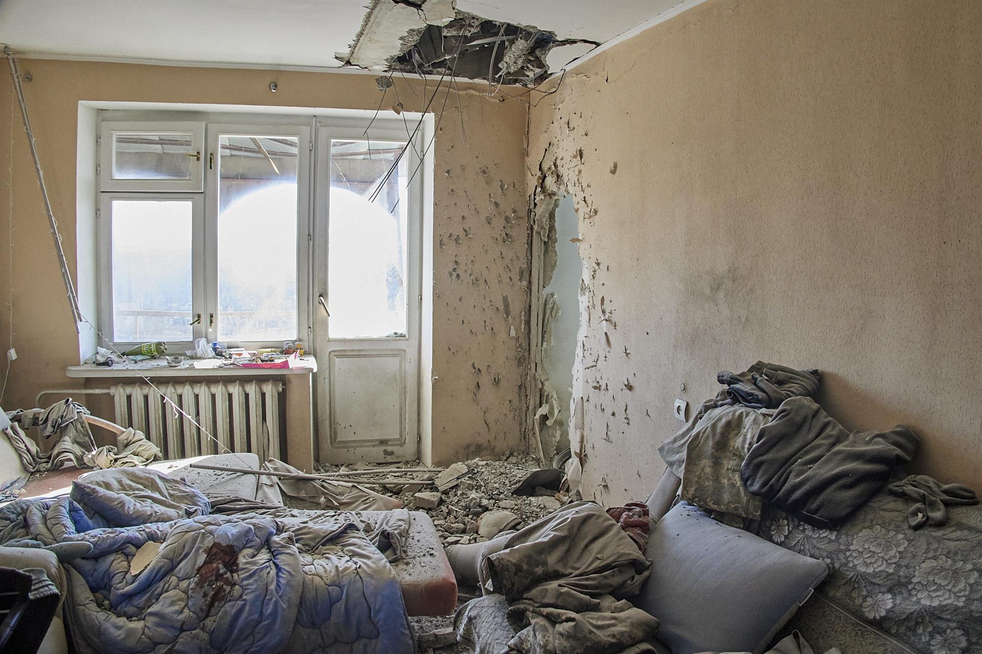 Edificio dañado tras el ataque de las tropas rusas en Járkov, Ucrania. Foto: EFE/Sergey