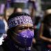 Mujeres participan en una marcha con motivo del Día Internacional de la Mujer en San Salvador. Foto: EFE/ Rodrigo Sura