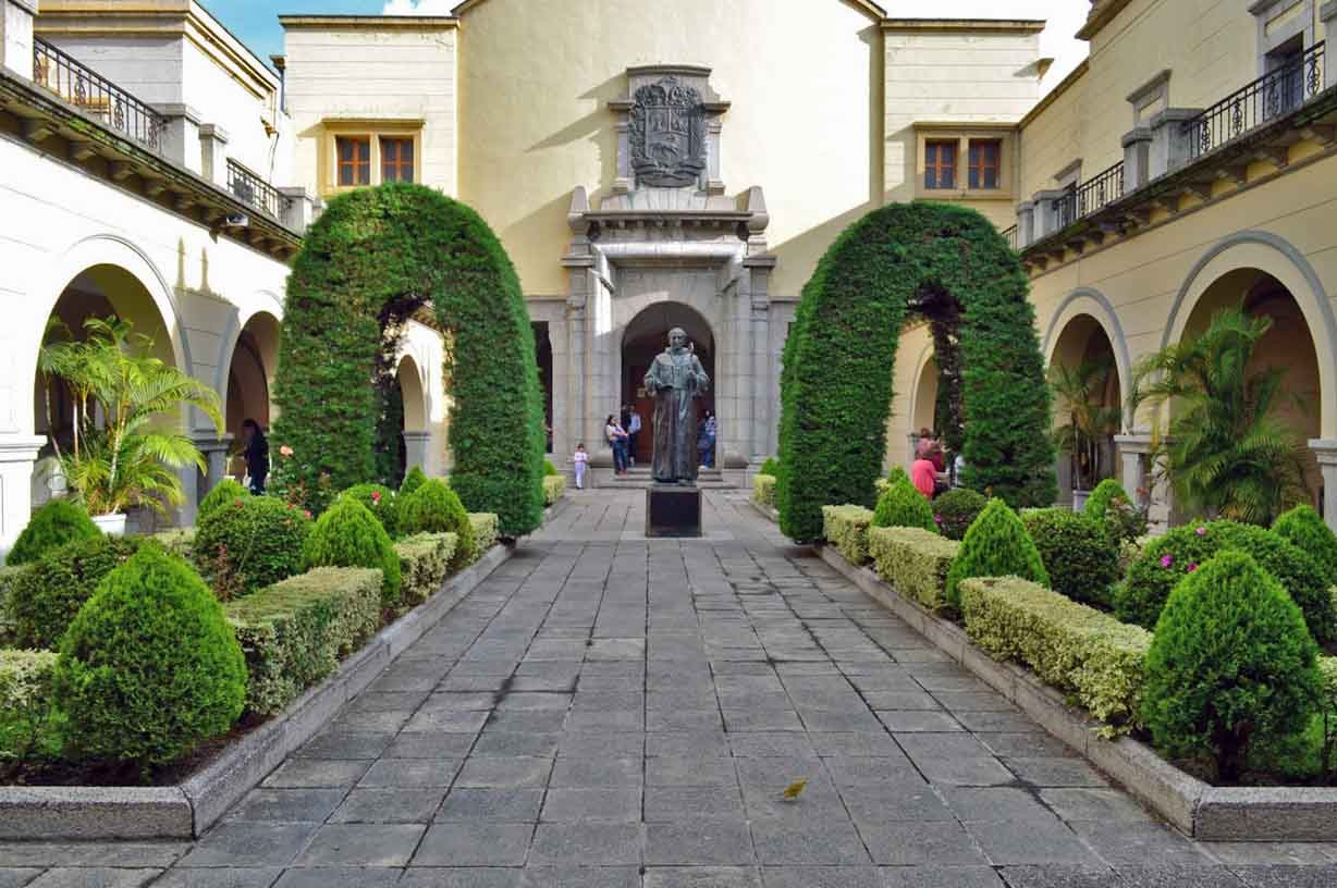 Patio central de la ULA.