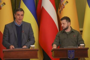 Pedro Sánchez junto a Volodìmir Zelensky. Foto: EFE/Miguel Gutiérrez