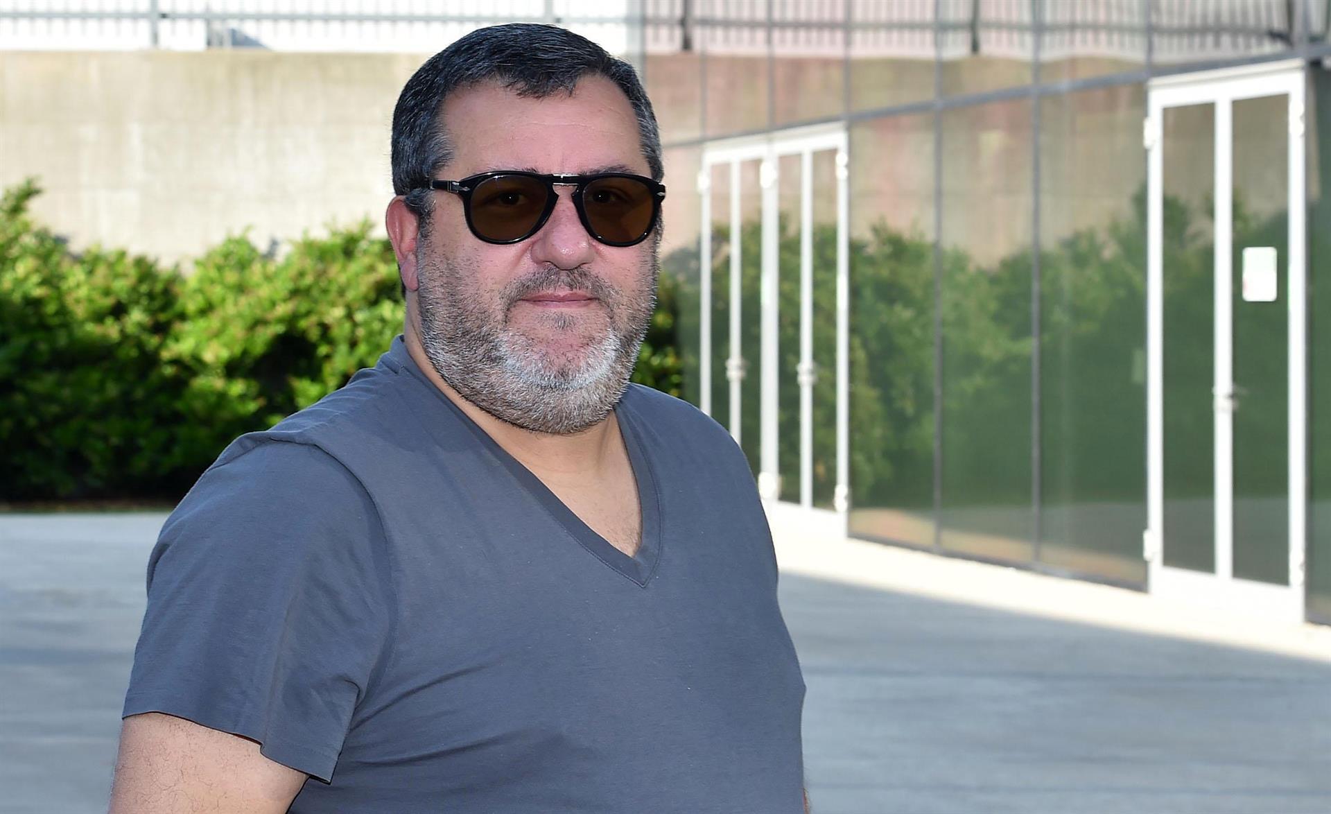 GRAF2485. MADRID, 30/04/2022.- Fotografía de archivo del 17 de Julio de 2019 del italiano Mino Raiola, representante deportivo del sueco Zlatan Ibrahimovic, el noruego Erling Haaland o el francés Paul Pogba, entre otros, que ha fallecido a los 54 años en Milán (norte de Italia), según confirmó hoy su familia. EFE/ARCHIVO/Alessandro Di Marco