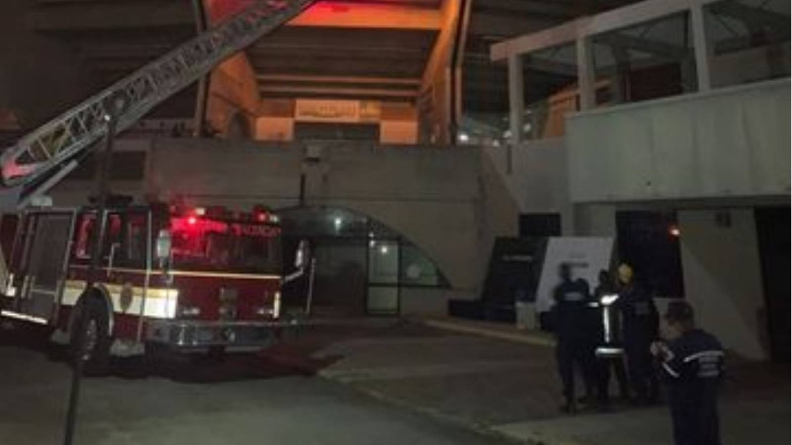 Bomberos del estado Carabobo en el Forum de Valencia. Foto: Instagram Servando y Florentino.