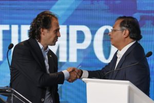 Gustavo Petro y Fico Gutiérrez, durante el último debate presidencial en Colombia. Foto: EFE