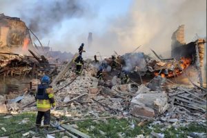 Al menos 62 muertos por bombardeo ruso sobre una escuela