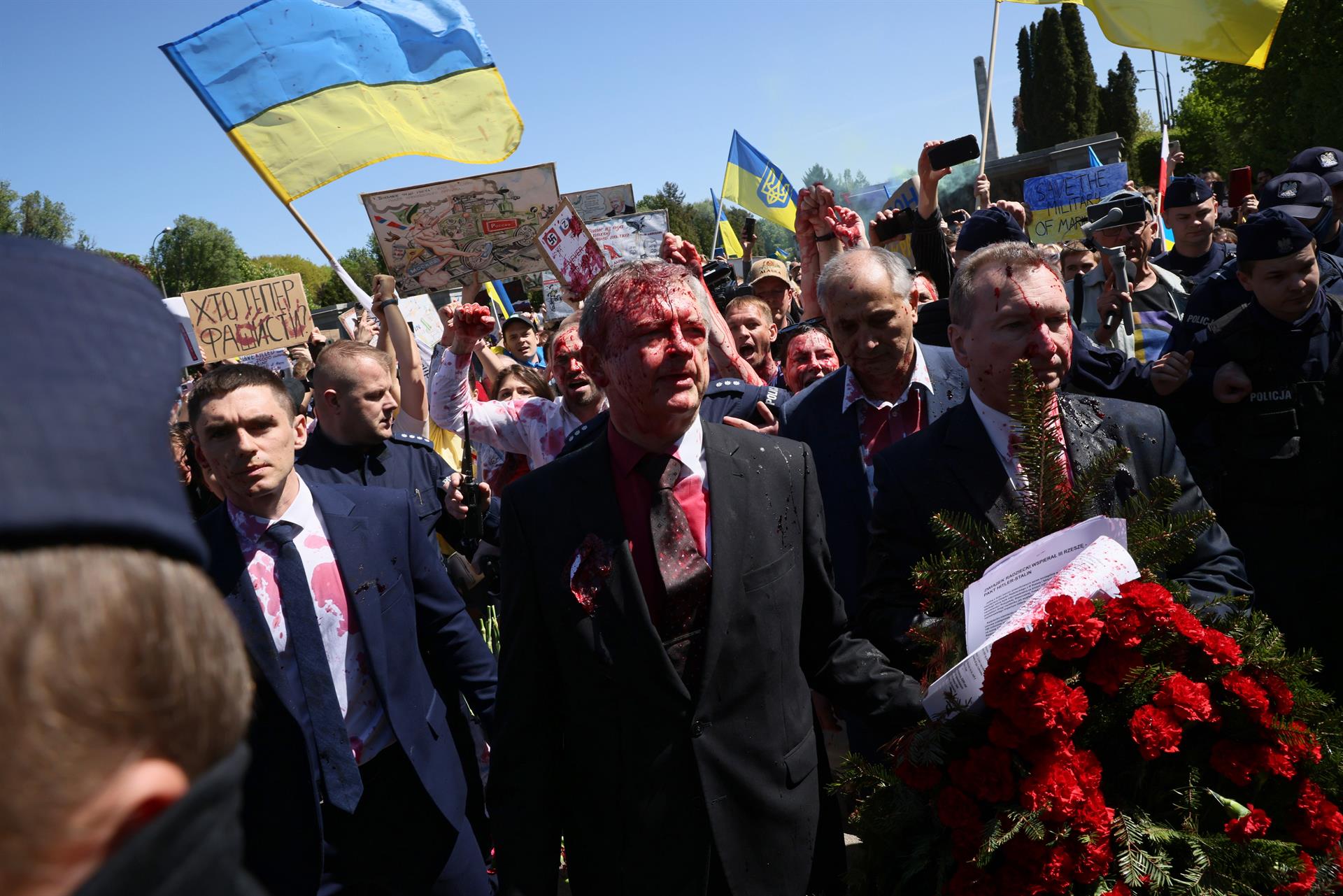 Atacado el embajador ruso en Polonia: manifestantes le gritaron “fascista” y “asesino”