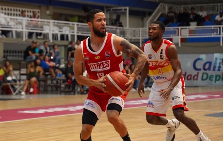 Heissler Guillent nombrado MVP de la temporada regular de baloncesto en Colombia