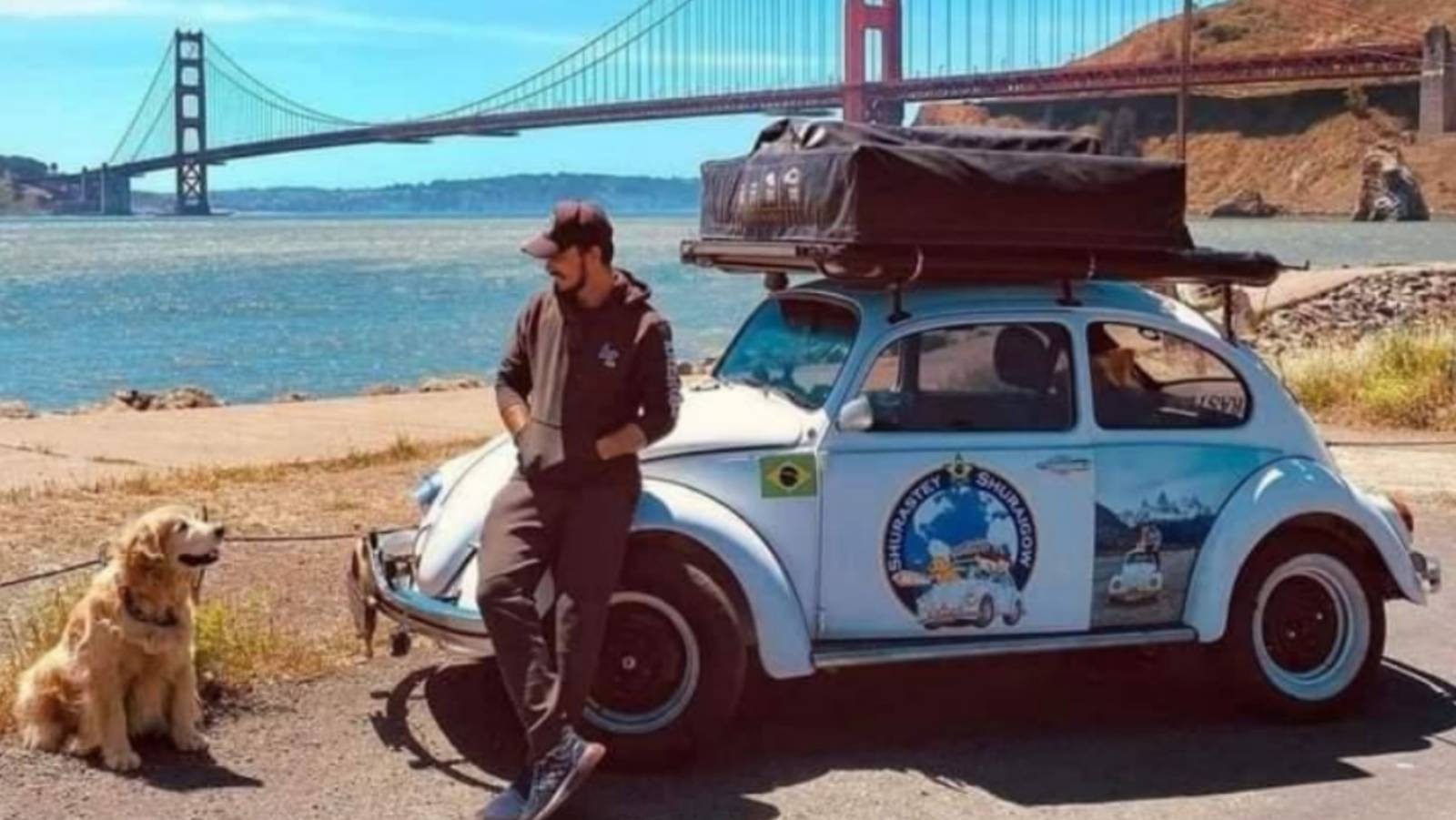 El influencer brasileño Jesse Koz, con su amigo un Golden Retriever llamado Shurastey. Foto: Twitter @hilmuj