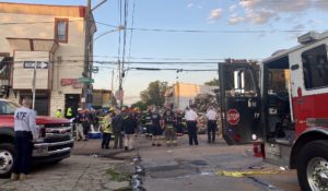 Bombero murió durante el derrumbe de un edificio