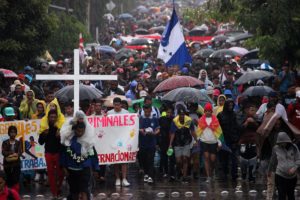 Hambre y persecución: continúa caravana de migrantes hacia Estados Unidos