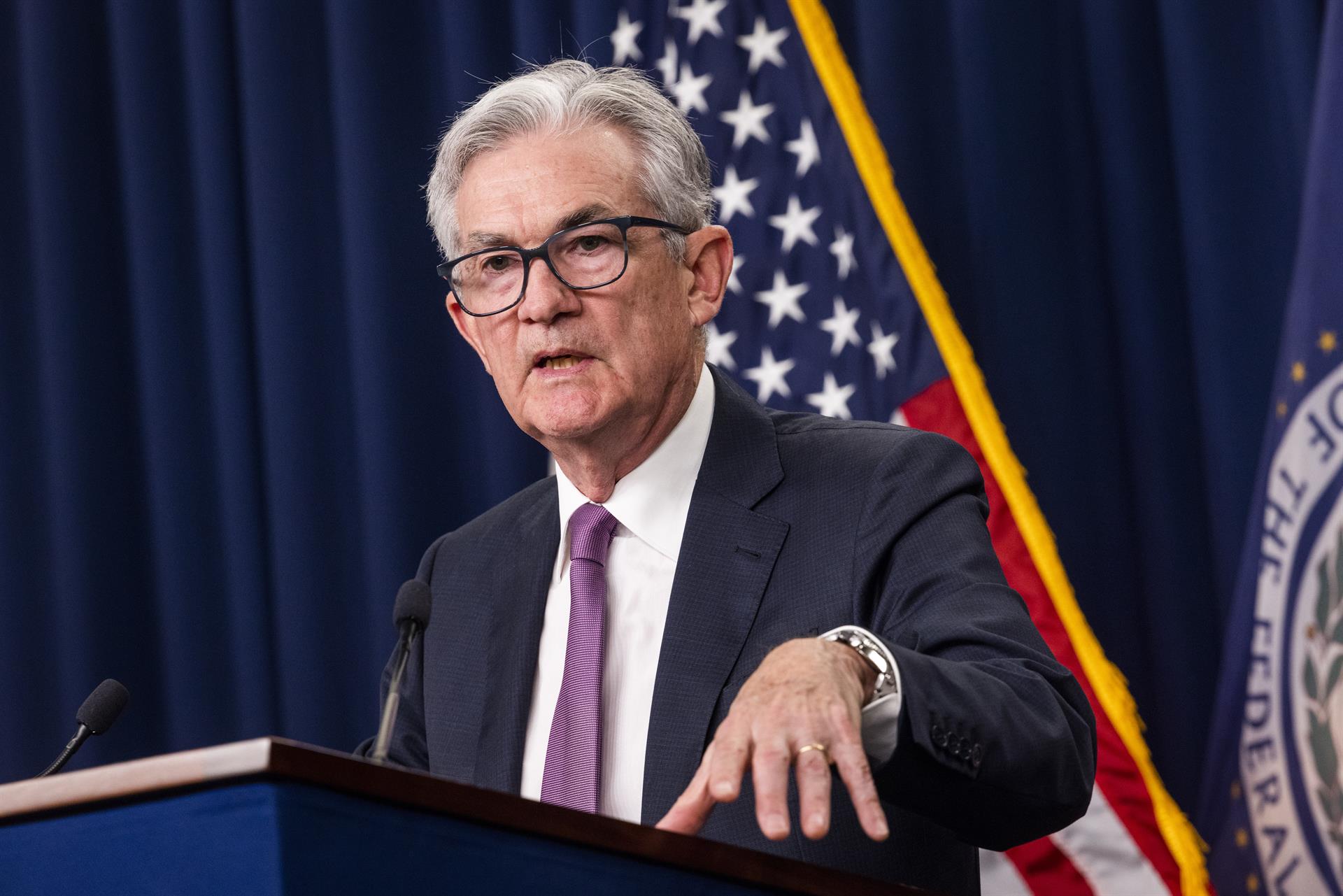 Washington (Estados Unidos), 27/07/2022.- El presidente de la Reserva Federal, Jerome Powell, ofrece una rueda de prensa después de que la Fed decidiera volver a subir los tipos de interés en tres cuartos de punto porcentual en el edificio William McChesney Martin Jr. en Washington, DC, Estados Unidos, el 27 de julio de 2022. (Estados Unidos, Roma) EFE/EPA/JIM LO SCALZO.