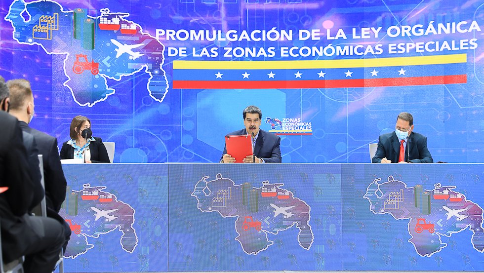Nicolás Maduro durante la promulgación de la Ley Orgánica de Zonas Económicas Especiales. Foto: Twitter Prensa Presidencial.