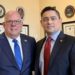 Carlos Vecchio en compañía del gobernador del estado de Maryland, Larry Hogan. Foto: Twitter Carlos Vecchio.