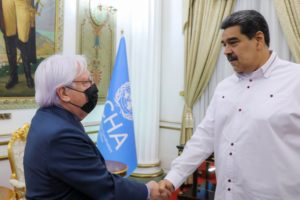 El Secretario General Adjunto y Coordinador del Socorro de Emergencia de la OCHA, Martin Griffiths,es recibido en el Palacio de Miraflores por Nicolás Maduro. Foto: Twitter Nicolás Maduro.