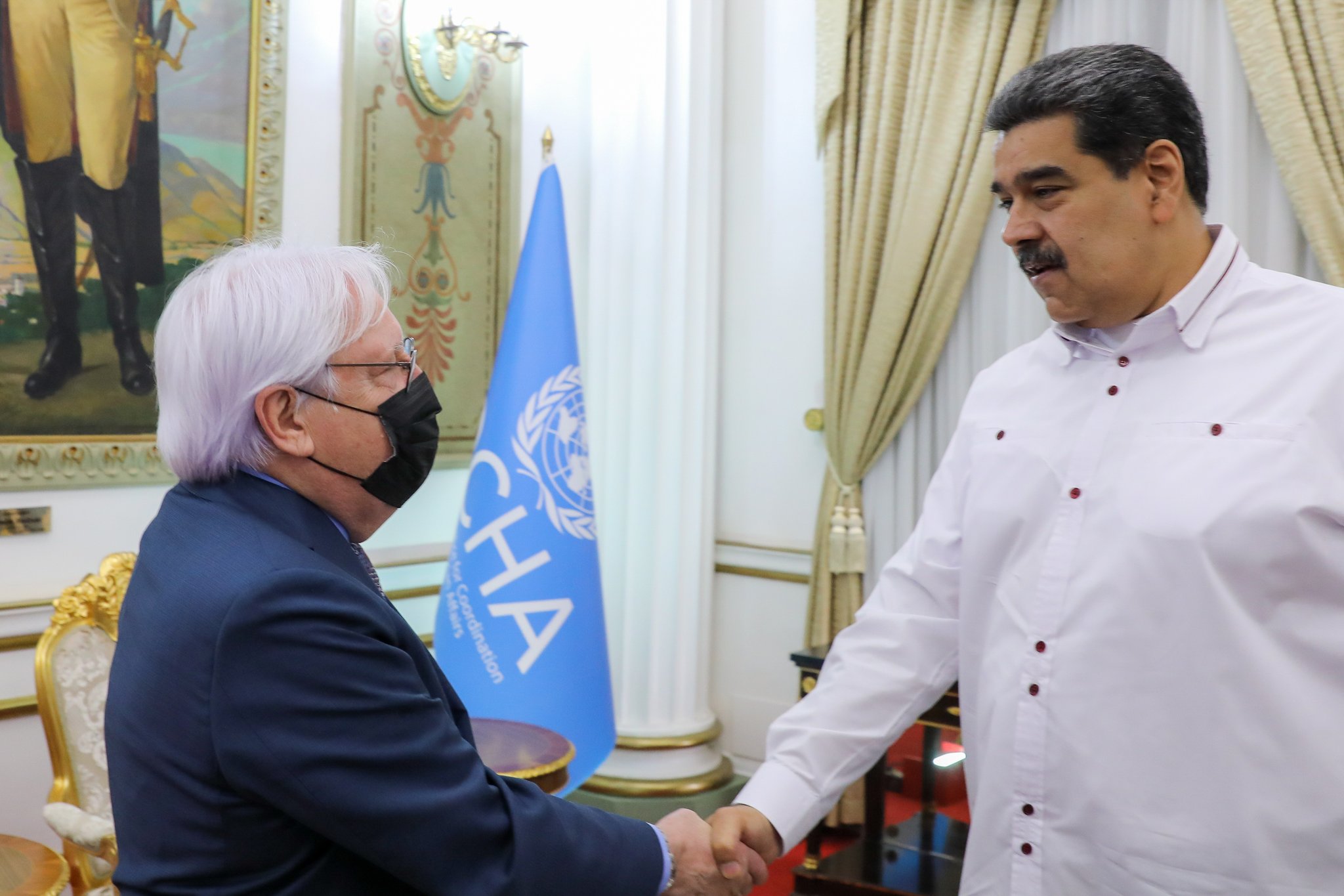 El Secretario General Adjunto y Coordinador del Socorro de Emergencia de la OCHA, Martin Griffiths,es recibido en el Palacio de Miraflores por Nicolás Maduro. Foto: Twitter Nicolás Maduro.