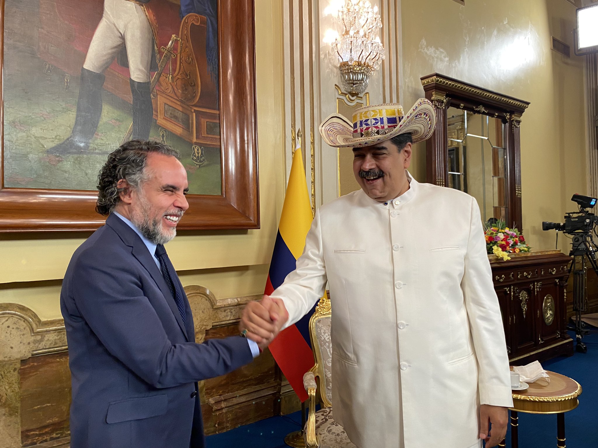 Embajador de Colombia, Armando Benedetti, durante la presentación de Cartas Credenciales ante Nicolás Maduro. Foto: Twitter Armando Benedetti.