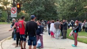Migrantes en residencia de Kamala Harris. Captura de pantalla