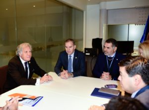 Secretario General de la OEA, Luis Almagro, reunido con el Ministro de Relaciones Exteriores de Paraguay, Julio Cesar Arriola. Foto: Twitter Luis Almagro (@Almagro_OEA2015).
