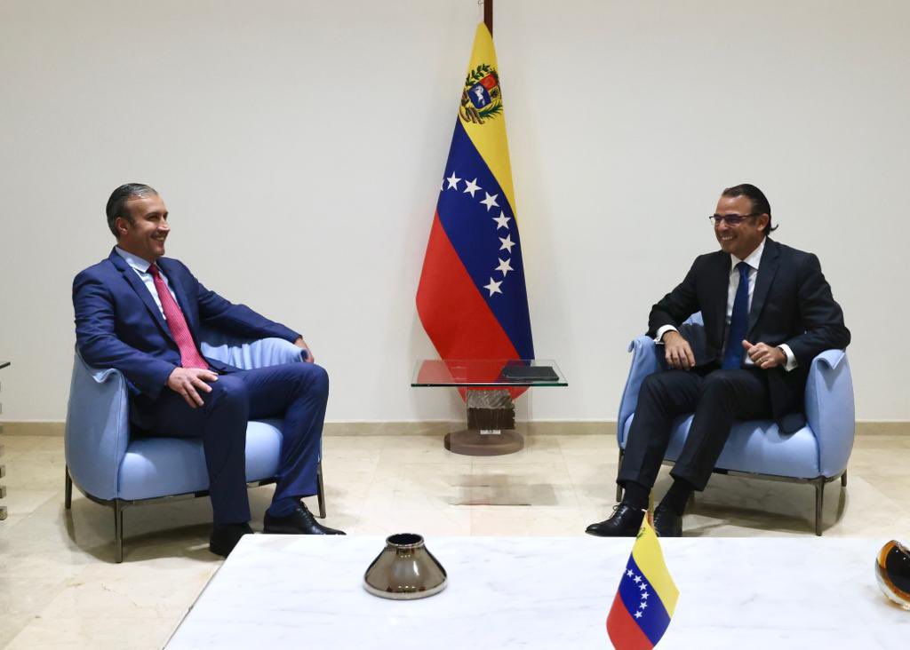Tareck El Aissami junto al presidente de Chevron Javier La Rosa. Foto de @TareckPSUV