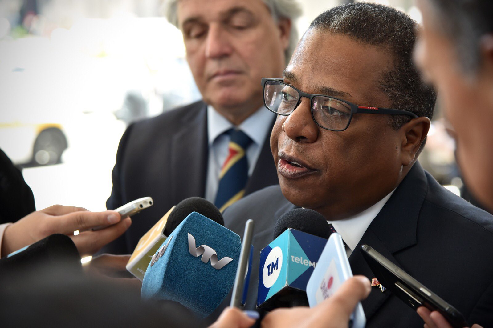 Subsecretario para asuntos del hemisferio del Departamento de Estado de EE. UU, Brian Nichols, tras regresar de Uruguay y Chile. Foto: Twitter @WHAAsstSecty