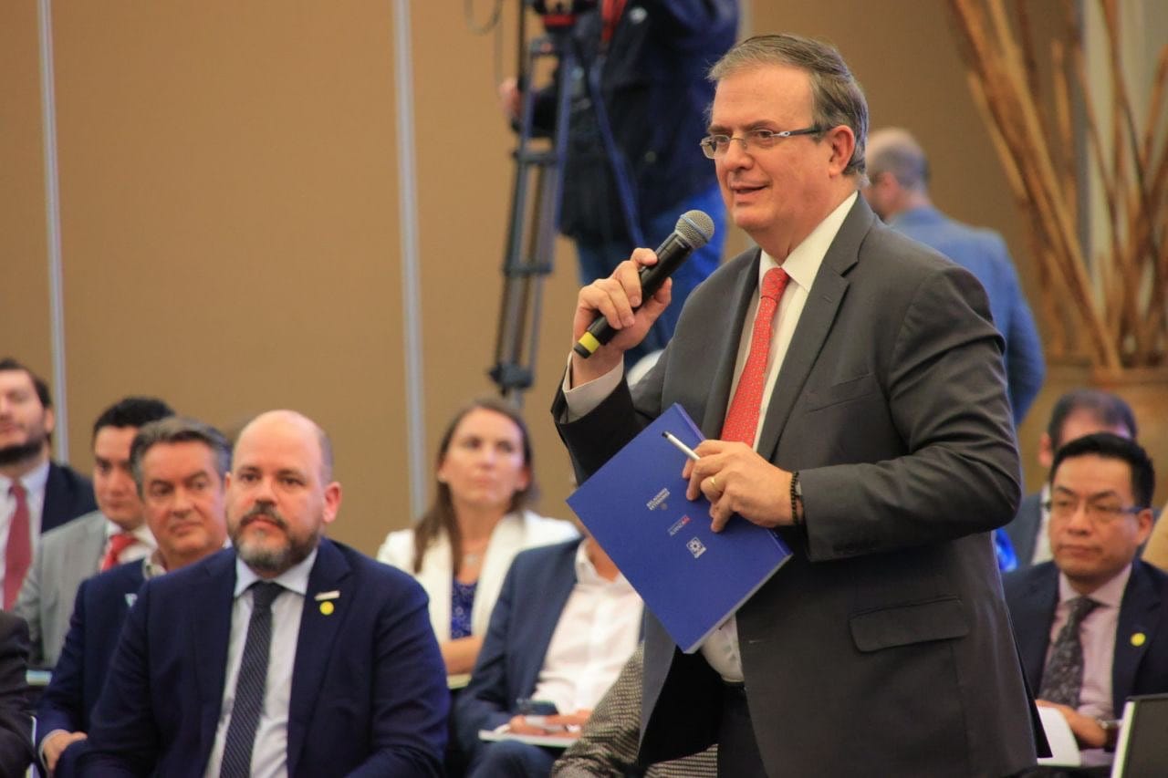 FOTO REFERENCIAL - Canciller mexicano Marcelo Ebrard en la Universidad de California, EE. UU, en el marco del Grupo de Electrificación del Transporte en México. Foto: Twitter Marcelo Ebrard.
